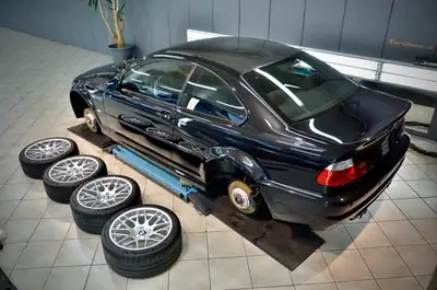 BMW M3 CSL Coupé E46 — L'une des 100 versions CH, état de collection exceptionnel — Miniature 7