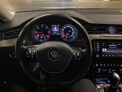 VW Passat Variant 2.0 TDI 4Motion — Break premium diesel 240 ch, traction intégrale — interni