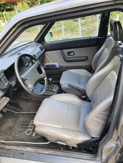 Audi 90 Quattro 1986 — Berline sportive 4x4 légendaire, 240000 km — intérieur