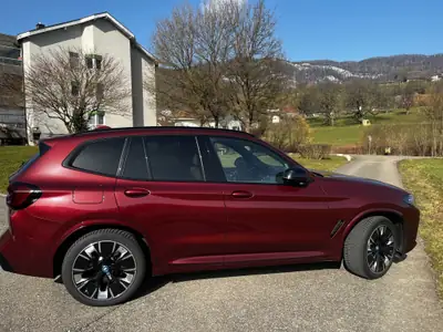 BMW iX3 Impressive — SUV électrique premium, 286 ch et design distinctif — detail