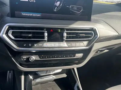 BMW iX3 Impressive — SUV électrique premium, 286 ch et design distinctif — Thumbnail 11