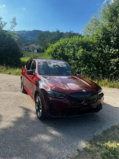 BMW iX3 Impressive — SUV électrique premium, 286 ch et design distinctif — Thumbnail 13