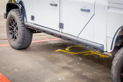 Land Rover Defender 130 2.2 TD4 — Utilitaire légendaire, motorisation fiable et polyvalent — Miniatura 8