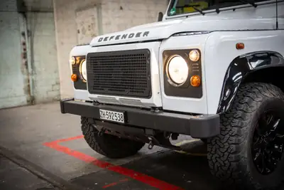 Land Rover Defender 130 2.2 TD4 — Utilitaire légendaire, motorisation fiable et polyvalent — Miniatura 14