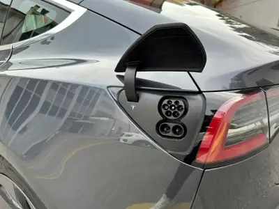 Tesla Model 3 Long Range Dual Motor AWD — Performance électrique 476 ch, 66'000 km — intérieur