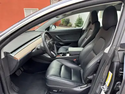Tesla Model 3 Long Range Dual Motor AWD — Performance électrique 476 ch, 66'000 km — détail