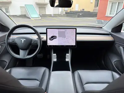 Tesla Model 3 Long Range Dual Motor AWD — Performance électrique 476 ch, 66'000 km — Miniature 8