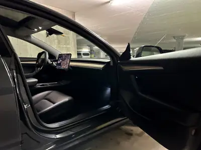 Tesla Model 3 2021 — Berline électrique performante, 76 000 km, garantie usine — tableau de bord