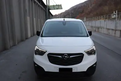 Opel Combo-e Cargo Essentia — Utilitaire électrique compact, 60'000 km seulement — dettaglio