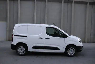 Opel Combo-e Cargo Essentia — Utilitaire électrique compact, 60'000 km seulement — interni