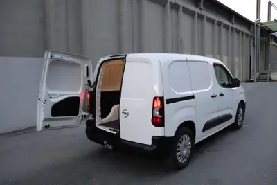 Opel Combo-e Cargo Essentia — Utilitaire électrique compact, 60'000 km seulement — Miniatura 9