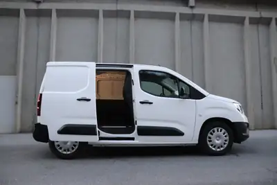 Opel Combo-e Cargo Essentia — Utilitaire électrique compact, 60'000 km seulement — Miniatura 8