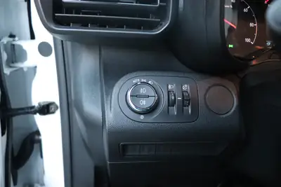 Opel Combo-e Cargo Essentia — Utilitaire électrique compact, 60'000 km seulement — Miniatura 16