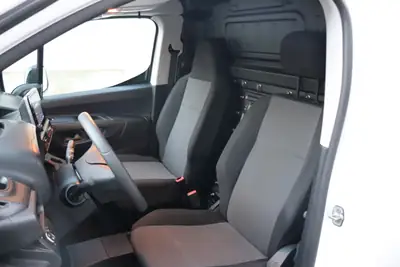 Opel Combo-e Cargo Essentia — Utilitaire électrique compact, 60'000 km seulement — Miniatura 17