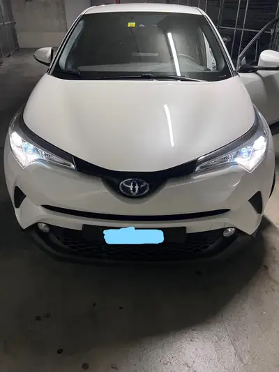 Toyota C-HR 1.8 HSD Premium — SUV Compact Hybride, Économique et Fiable — dashboard