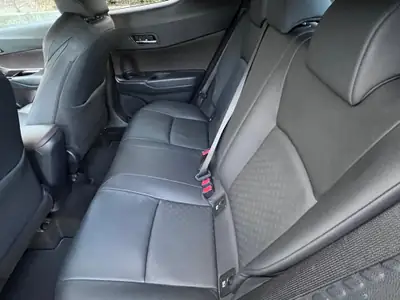 Toyota C-HR 1.8 HSD Premium — SUV Compact Hybride, Économique et Fiable — Thumbnail 12