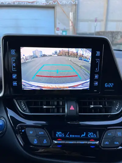 Toyota C-HR 1.8 HSD Premium — SUV Compact Hybride, Économique et Fiable — Thumbnail 13