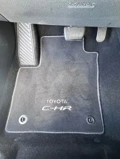 Toyota C-HR 1.8 HSD Premium — SUV Compact Hybride, Économique et Fiable — Thumbnail 16