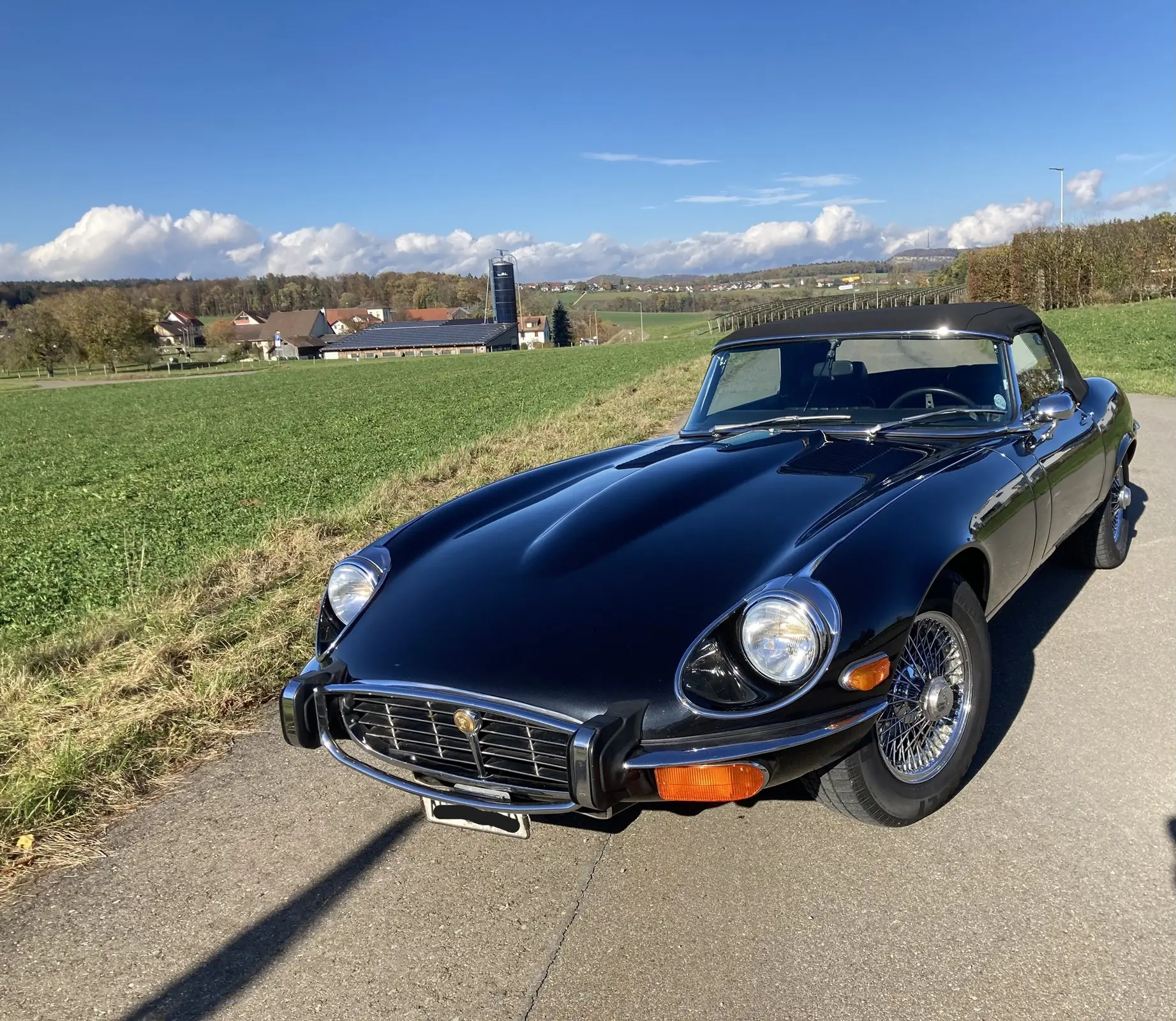 Jaguar E-Type Série III V12 Cabrio 1973 — Légende britannique, 48'500 km — vista esterna