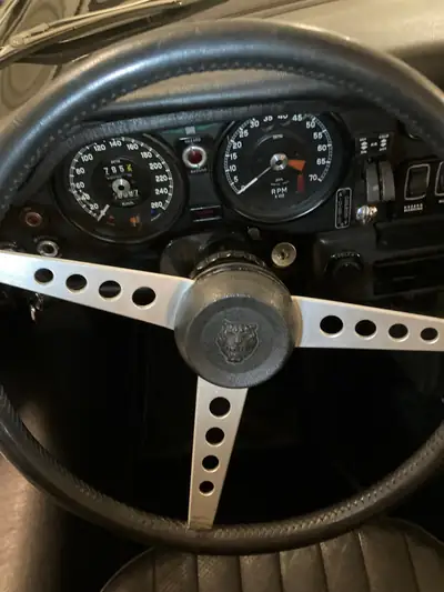 Jaguar E-Type Série III V12 Cabrio 1973 — Légende britannique, 48'500 km — Miniatura 9