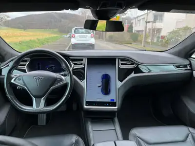 Tesla Model S 70 D — Berline électrique 7 places, Supercharging gratuit à vie — vista posteriore
