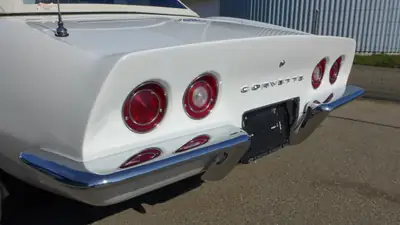 Chevrolet Corvette L36 427 — Cabriolet américain de légende, restauration complète — Miniatura 10