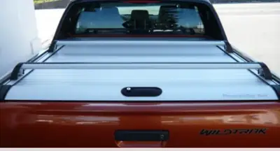 Ford Ranger Wildtrak 3.2 TDCi 4x4 — Pick-up robuste, turbodiesel 200 ch et transmission intégrale — cruscotto