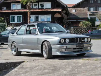 BMW M3 Cecotto Swiss 1990 — Légende rare et performante, 1 sur 50 — vue extérieure