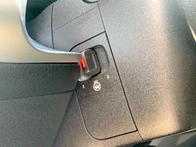 Mercedes-Benz GLB 200 4Matic — SUV polyvalent, traction intégrale et 106'000 km — Miniatura 8