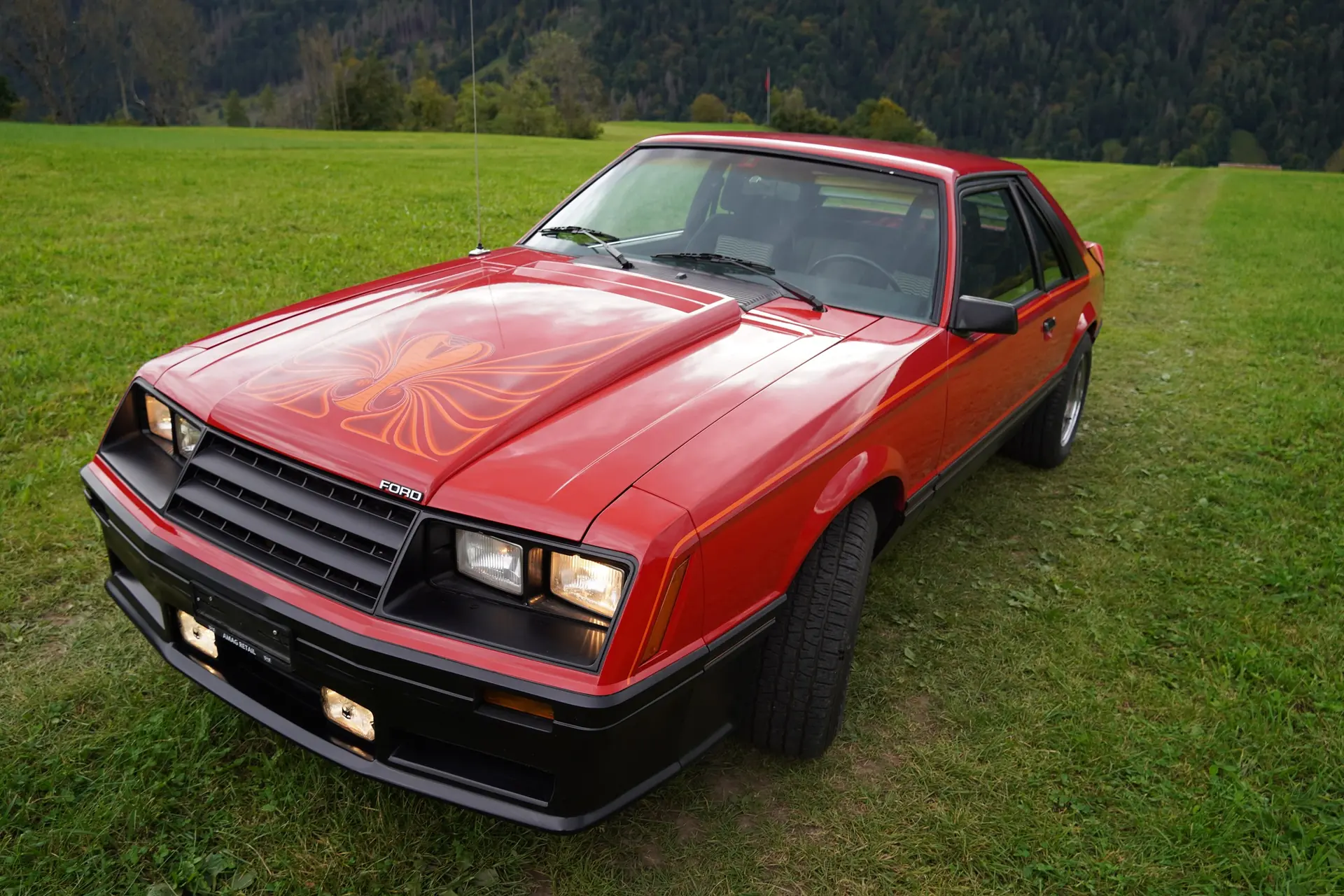 Ford Mustang Cobra 1980 — Légende américaine turbo, rouge éclatant, faible kilométrage — Außenansicht