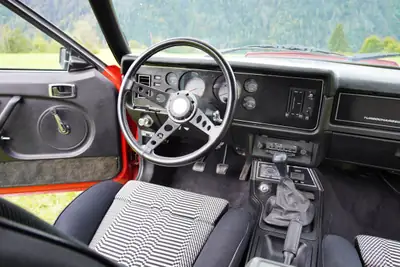 Ford Mustang Cobra 1980 — Légende américaine turbo, rouge éclatant, faible kilométrage — Miniatur 12