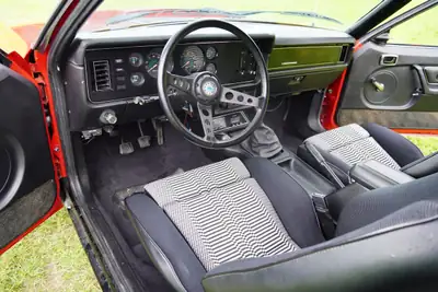 Ford Mustang Cobra 1980 — Légende américaine turbo, rouge éclatant, faible kilométrage — Miniatur 11