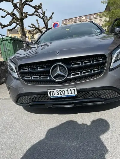 Mercedes-Benz GLA 200 Night Star — SUV compact premium, 47 000 km, garantie usine — vista esterna