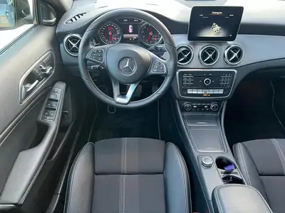Mercedes-Benz GLA 200 Night Star — SUV compact premium, 47 000 km, garantie usine — Miniatura 9
