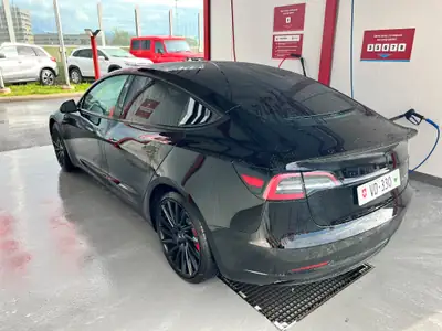 Tesla Model 3 Performance Dual Motor AWD — Électrique haute performance, 42 000 km — interni