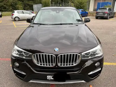 BMW X4 xDrive 35i xLine — SUV coupé dynamique, 306 ch et transmission automatique — exterior view