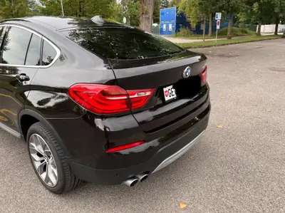 BMW X4 xDrive 35i xLine — SUV coupé dynamique, 306 ch et transmission automatique — interior