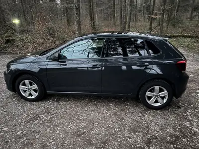 VW Polo 1.0 TSI Highline — Citadine agile, très basse consommation, 15'600 km seulement — fianco