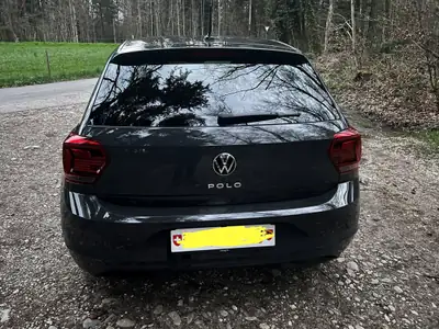 VW Polo 1.0 TSI Highline — Citadine agile, très basse consommation, 15'600 km seulement — vista posteriore