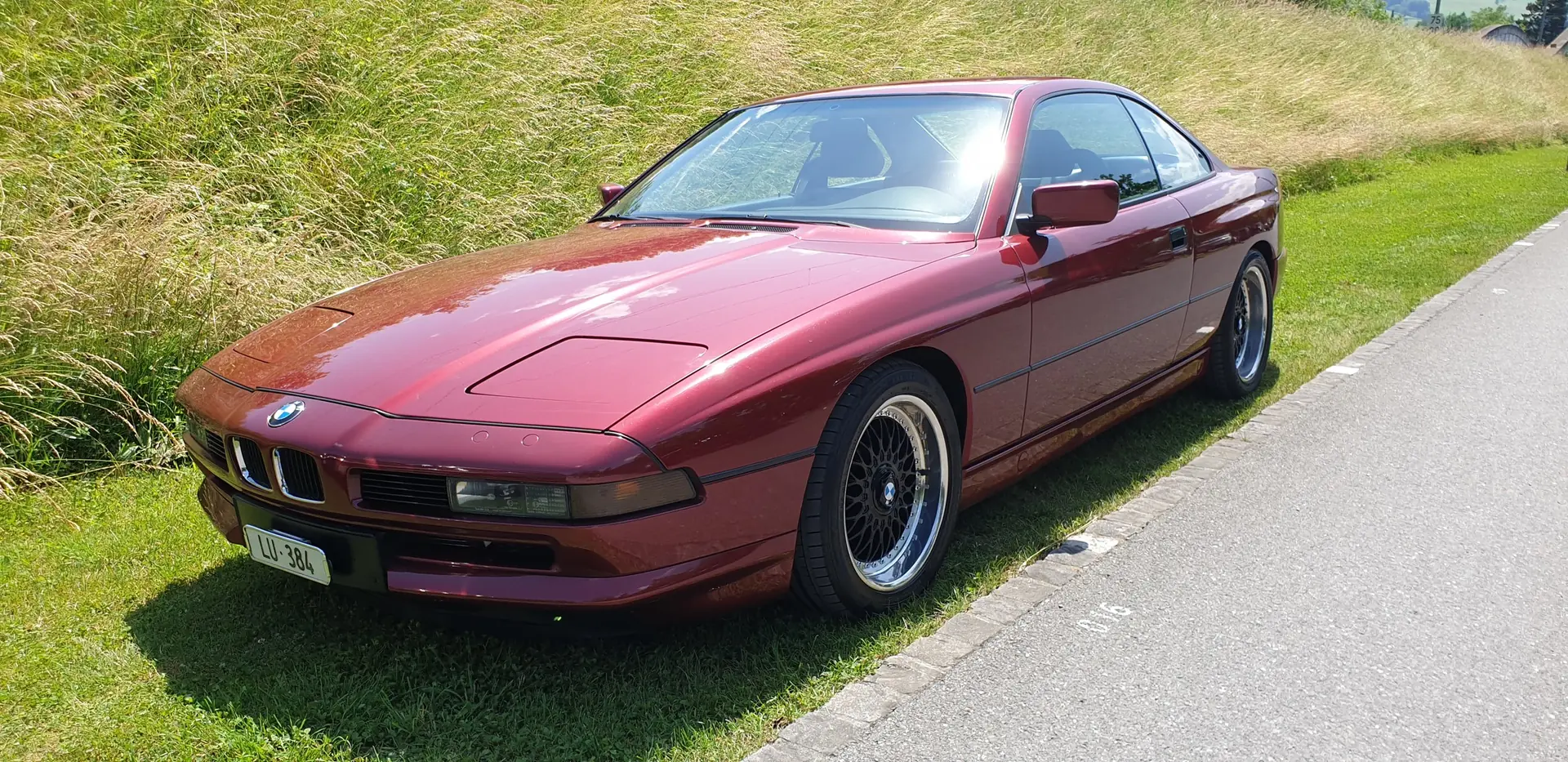 BMW 850i A 1990 — Coupé grand tourisme vintage, 300 ch et patine d'époque — vista esterna