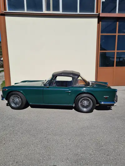 Triumph TR5 1968 — Roadster anglais mythique, 150 ch et seulement 60 500 km — vista esterna