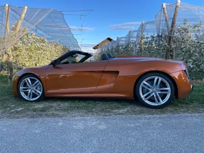 Audi R8 Spyder V10 5.2 FSI — Cabriolet sportif légendaire, 32000 km seulement — vue extérieure