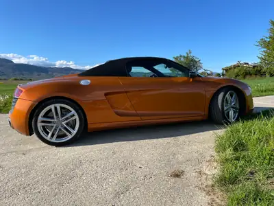 Audi R8 Spyder V10 5.2 FSI — Cabriolet sportif légendaire, 32000 km seulement — tableau de bord