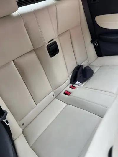 BMW 125i Cabrio — Roadster sportif 2010, 218 ch et cabriolet élégant — interior