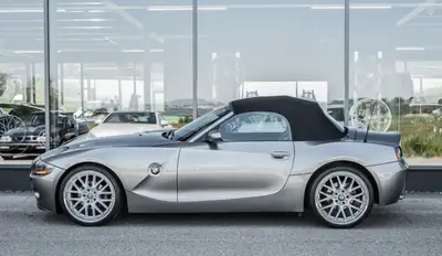 BMW Z4 2.5i Roadster — Cabriolet sportif de prestige, boîte manuelle authentique — exterior view