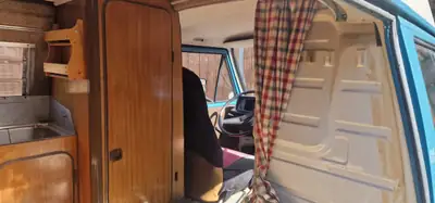 VW T3 Bus — Légende des années 1980, fraîchement restauré et prêt pour l'aventure — dettaglio