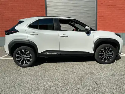 Toyota Yaris Cross 1.5 Comfort e-CVT — SUV compact hybride, quasi neuf — Außenansicht