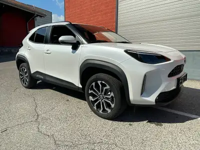 Toyota Yaris Cross 1.5 Comfort e-CVT — SUV compact hybride, quasi neuf — Seitenansicht