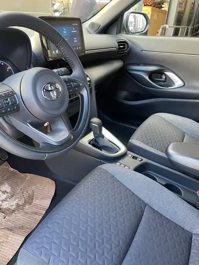 Toyota Yaris Cross 1.5 Comfort e-CVT — SUV compact hybride, quasi neuf — Armaturenbrett