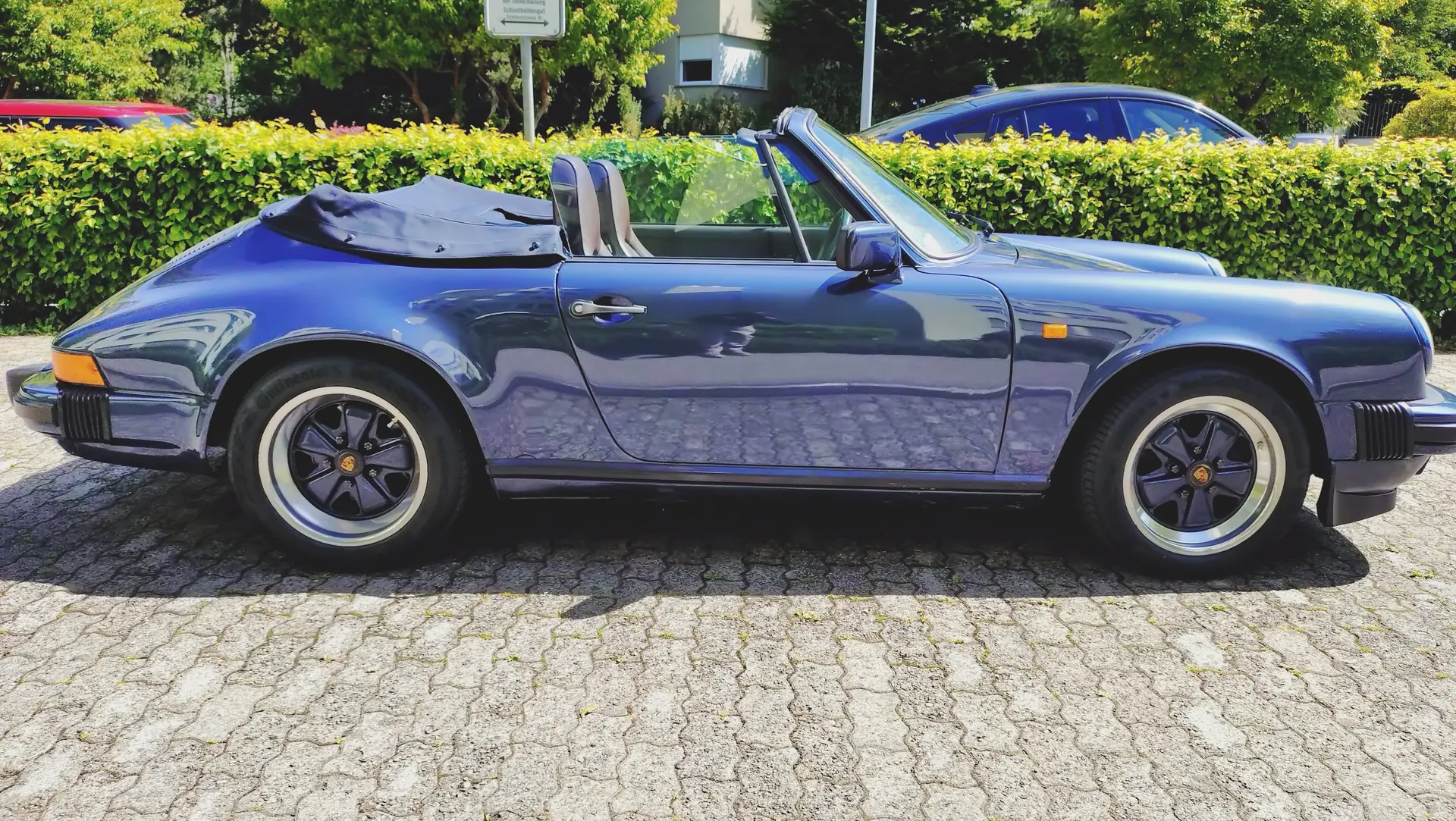 Porsche 911 Carrera Cabrio 1985 — Légende restaurée, Oldtimer certifié — vue extérieure